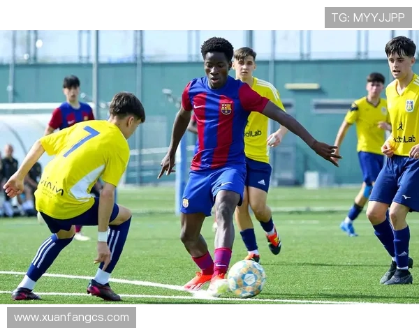 巴萨新星库巴西恋情曝光!携红发女友甜蜜度假机场秀恩爱(2) 巴萨新星库巴西恋情曝光!携红发女友甜蜜度假机场秀恩爱(2)
